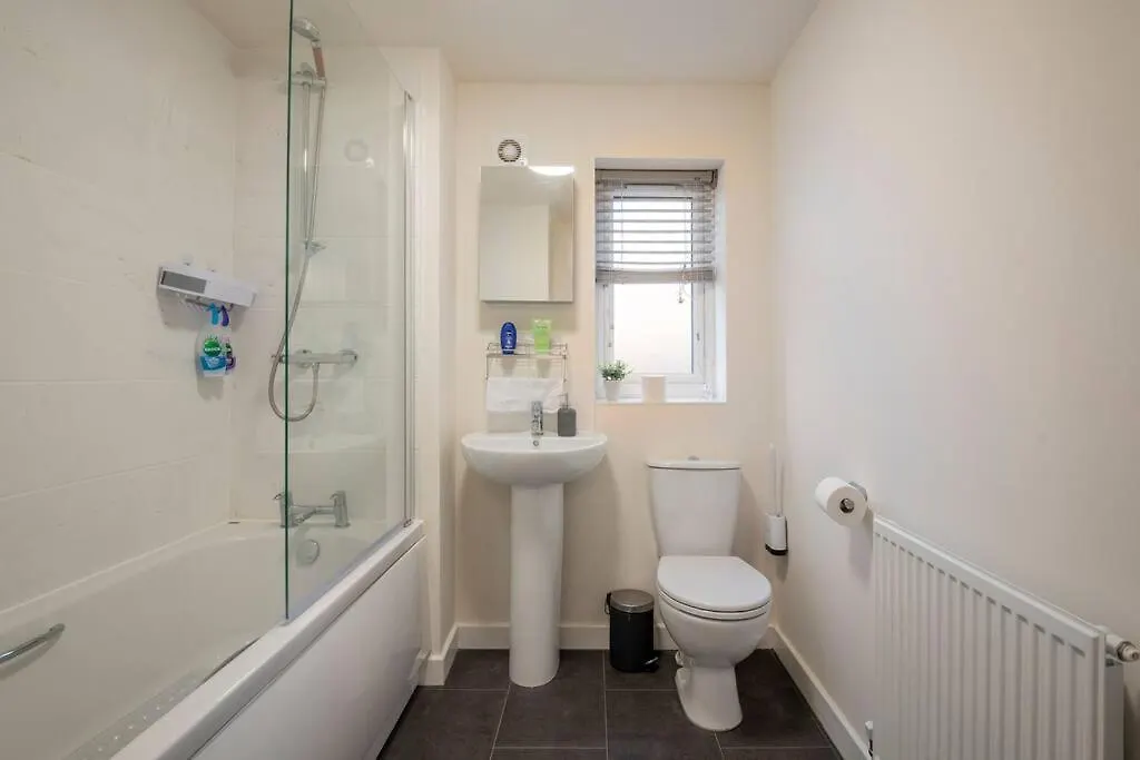 Hemsworth Homestay With Double Bedroom And Private Bathroom