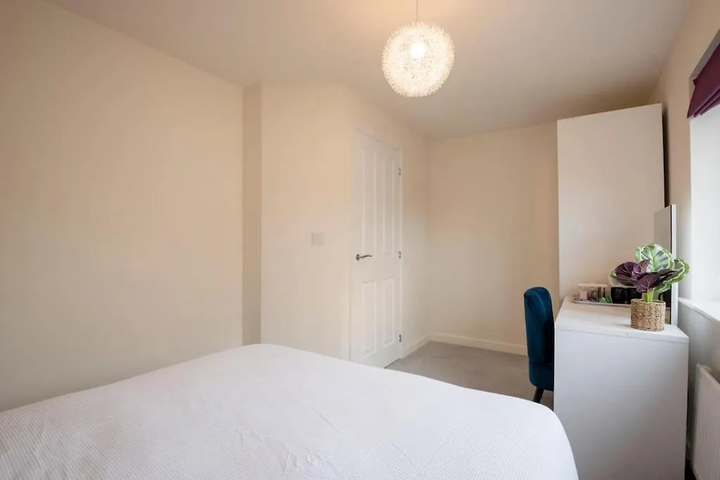 Hemsworth Homestay With Double Bedroom And Private Bathroom 0*,